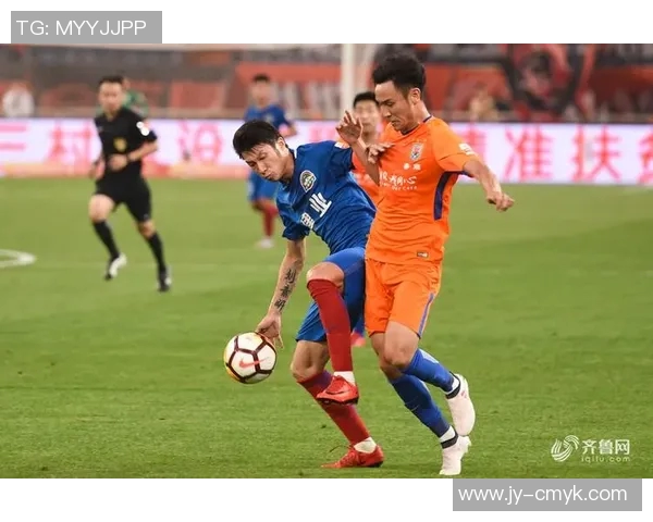 山东鲁能迎战河南建业争夺中超联赛关键三分的激烈对决